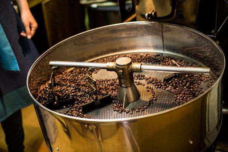 Sejak pembukaan, kedai kopi ini menggunakan alat roaster pemanasan langsung