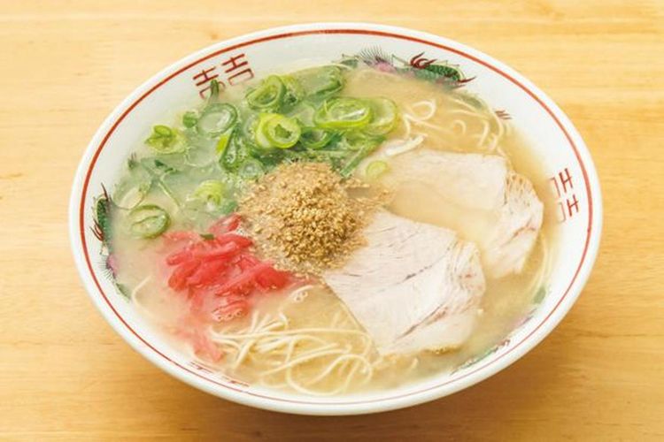 Sup tonkotsu Ramen memiliki rasa gurih yang pas, kamu tidak akan bosan dengan rasanya. 