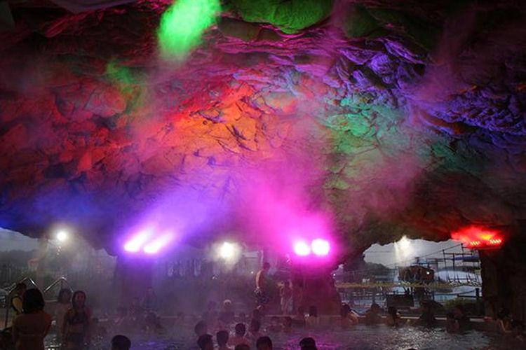 Hangatkan tubuh di Spring House yang terinspirasi Ice Cave di Rusia