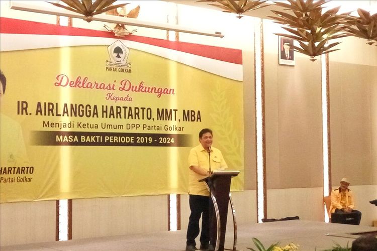 Ketua Umum Partai Golkar Airlangga Hartarto saat memberikan sambutan di acara deklarasi dukungan sebagai Ketua umum DPP Partai Golkar periode 2019-2024