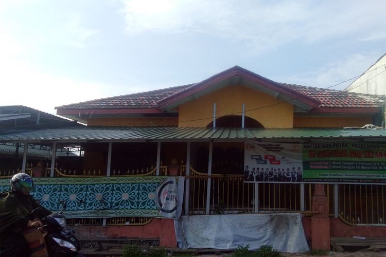 Suasana Pesantren AN, yang tutup di Jalanan Kompleks Panggoi Indah, Kecamatan Muara Dua, Kota Lhokseumawe, Aceh, Senin (22/7/2019)
