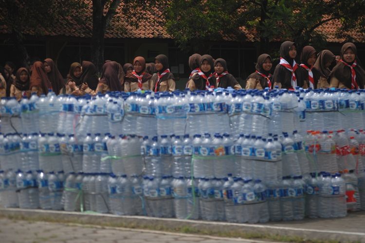 SMPN 6? Purwodadi meresmikan terwujudnya program Bank Sampah Esempe Enam (Espena) Sabtu (30/3/2019).? Dalam kurun sebulan terkumpul 10.000 botol plastik bekas yang berserakan di jalan.