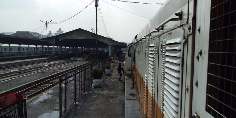 Lokomotif KA Argo Parahyangan nomor KA 20A keberangkatan Gambir menuju Bandung mengalami kerusakan mesin saat berada di Stasiun Cilame-Stasiun  Padalarang, tepat nya di Km 153 +6 pada Sabtu (30/3/2019).