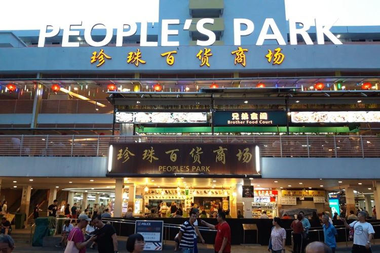 Suasana Peoples Park Food Centre di Chinatown, Singapura, Minggu (31/3/2019). Food centre atau hawker centre menjadi tempat favorit warga SIngapura maupun wisatawan untuk mencari makanan enak dan murah. 