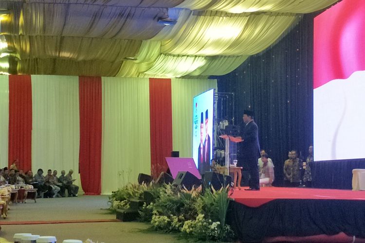 Calon presiden nomor urut 02 Prabowo Subianto saat berpidato di acara silaturahim Gerakan Elaborasi Rektor, Akademisi Alumni dan Aktivis Kampus Indonesia, di Balai Kartini, Jakarta Selatan, Jumat (5/4/2019) malam.