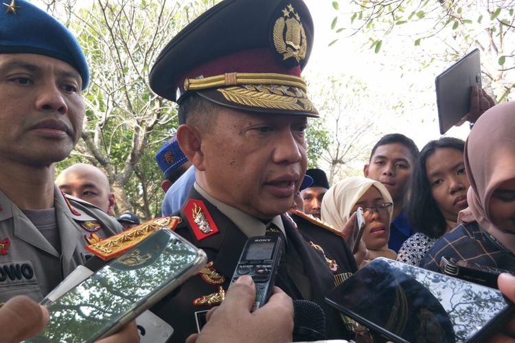 Kapolri Jenderal Pol Tito Karnavian di Taman Makam Pahlawan (TMP) Kalibata, Jakarta Selatan, Minggu (2/6/2019).