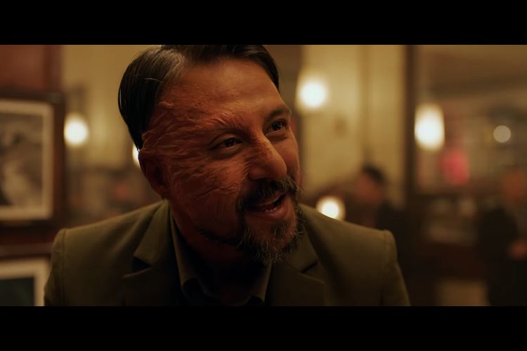 Bront Palarae sebagai Pengkor dalam trailer film Gundala.