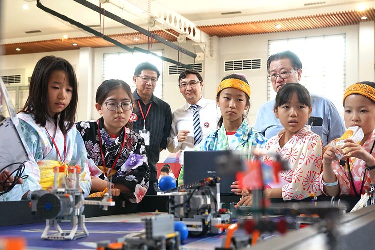 Sinarmas World Academy (SWA) bekerja sama dengan Creative Kids (CK) Education menggelar Science, Technology, Engineering, and Math (STEM) Competition pada Sabtu (31/8/2019).