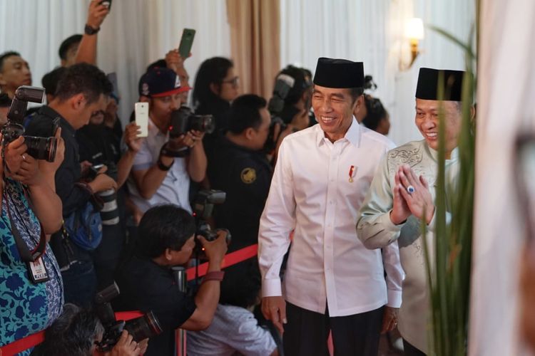Presiden Joko Widodo menghadiri acara buka puasa bersama di Rumah Dinas Ketua DPR Bambang Soesatyo, Kompleks Widya Chandra, Jakarta Selatan, Senin (13/5/2019).