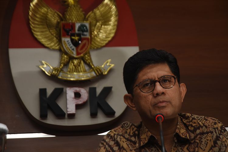 Wakil Ketua KPK Laode M. Syarief memberikan keterangan tentang kasus dugaan suap terkait seleksi pengisian jabatan pimpinan tinggi di Kementerian Agama pada konferensi pers di gedung KPK, Jakarta, Sabtu (16/3/2019). KPK menahan Ketum PPP  Romahurmuziy, Kepala Kantor Kemenag Kabupaten Gresik Muhammad Muafaq Wirahadi, dan Kepala Kantor Wilayah Kemenang Jawa Timur Haris Hasanuddin dengan barang bukti uang sebanyak Rp 156.758.000.