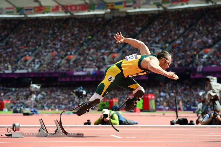 Oscar Prestorius mengawali pertandingan lari di nomor 400 meter putra di ajang atletik selama Olimpiade London 2012 pada 4 Agustus 2012 di London. 