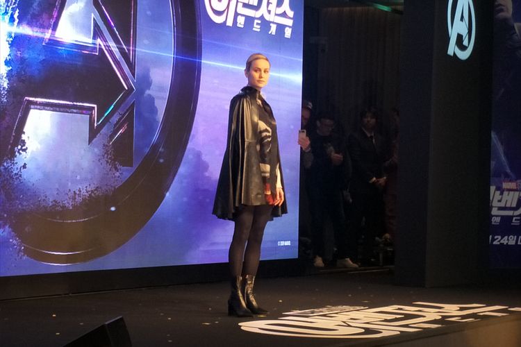 Brie Larson pemeran Captain Marvel di panggung konferensi pers film Avengers: Endgame di Four Seasons, Seoul, Korea Selatan, Senin (15/4/2019).