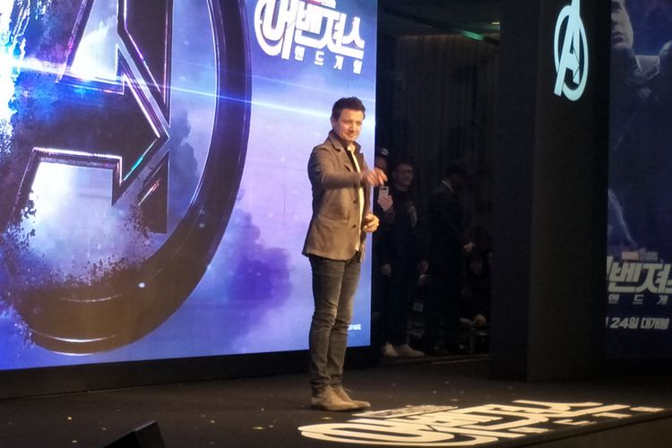 Jeremy Renner pemeran Hawkeye di panggung konferensi pers film Avengers: Endgame di Four Seasons, Seoul, Korea Selatan, Senin (15/4/2019).