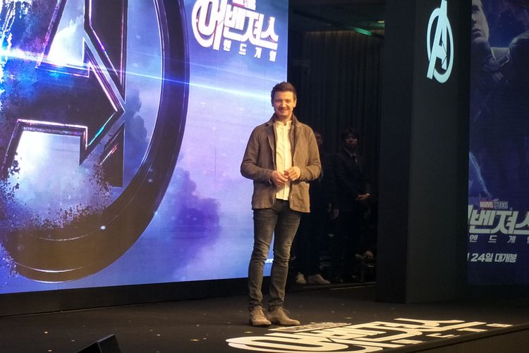 Jeremy Renner pemeran Hawkeye di panggung konferensi pers film Avengers: Endgame di Four Seasons, Seoul, Korea Selatan, Senin (15/4/2019).