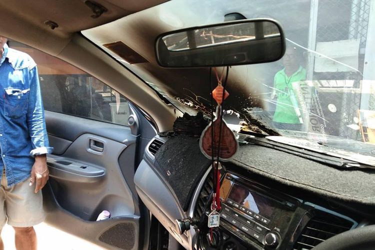 Ponsel milik wanita Thailand bernama Ying Yupa Anan meledak saat ditinggal di mobil, pekan lalu, meninggalkan bekas hangus dan lubang di kaca depan.