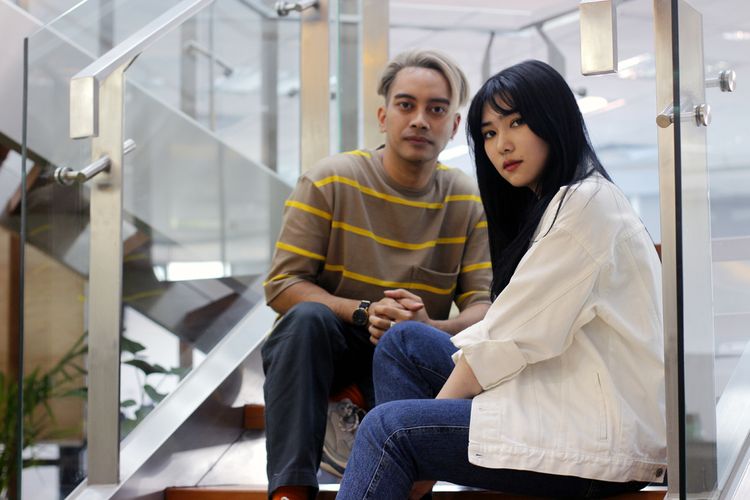 Penyanyi Gamaliel Tapiheru dan Isyana Sarasvati berkunjung ke Redaksi Kompas.com, di Menara Kompas, Palmerah Selatan, Jakarta Pusat, Jumat (24/5/2019). Mereka berkerja sama dengan Disney Indonesia sebagai pengisi soundtrack film Alladin berjudul A Whole New World.