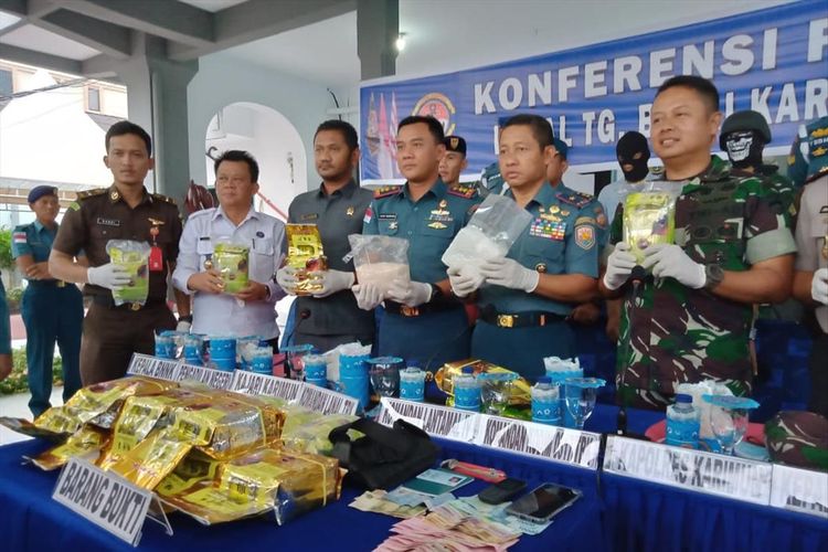Tim Fleet One Quick Response (F1QR) Pangkalan TNI Angkatan Laut (Lanal) Tanjungbalai Karimun, Kepulauan Riau (Kepri) berhasil menggagalkan penyelundupan narkoba jaringan internasional.

