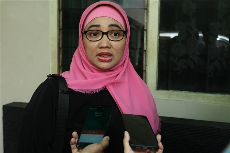 Komisioner KPAI Retno Listryarti usai membesuk WJ (14) korban kekerasan saat orientasi Sekolah SMA Taruna Indonesia di Rumah Sakit RK Charitas Palembang, Rabu (17/7/2019).