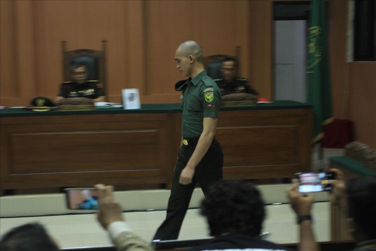 Prada DP ketika menjalani persidangan di Pengadilan Militer I-04 Palembang, Kamis (1/8/2019).