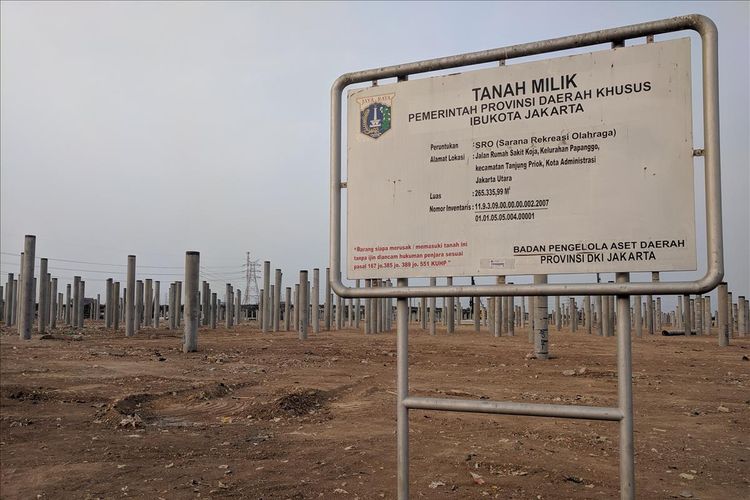 Tiang pancang pembangunan stadion BMW, Tanjung Priok, Jakarta Utara, Kamis (8/8/2019)