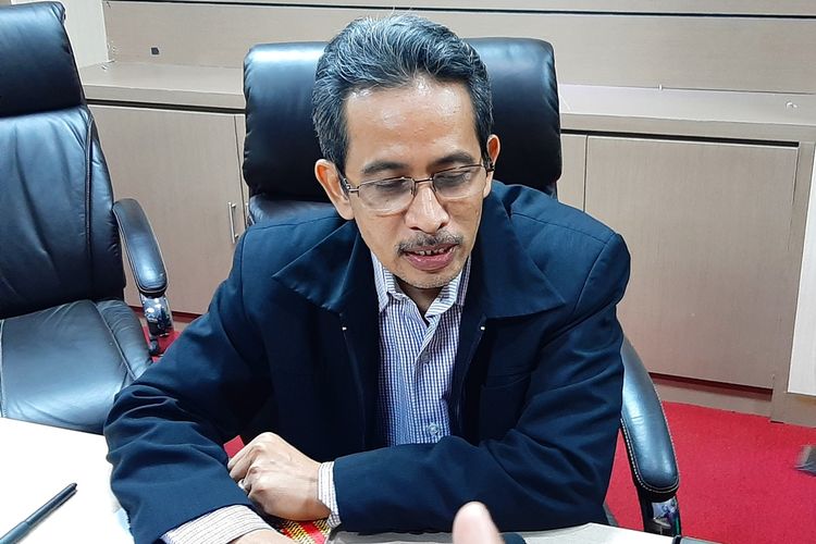 Abdul Aziz saat menemui wartawan usai  jumpa pers di Pascasarjana Universitas Islam Negeri (UIN) Sunan Kalijaga, Yogyakarta,