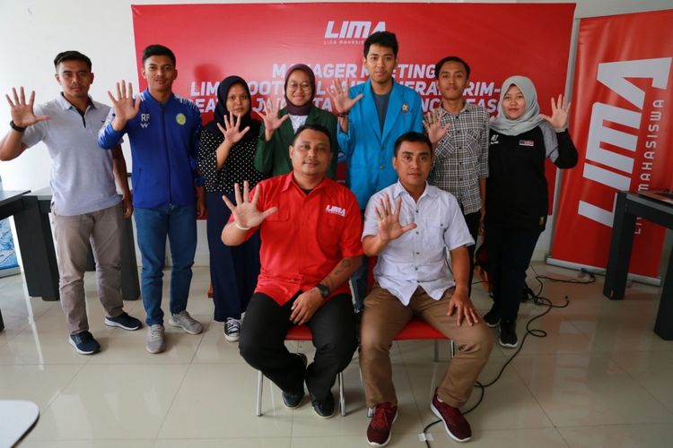 Para manajer tim Liga Mahasiswa Seasons 7 2019. Pada putaran ini, Universitas Muhammadiyah Jakarta (UMJ) menjadi tuan rumah.

