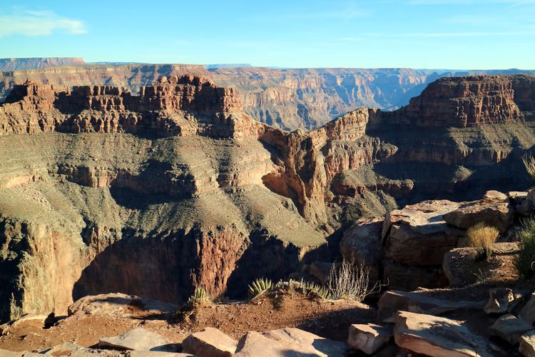 Eagle Point di Grand Canyon. Diberi nama demikian karena bentuk batu di tengah, saat disinari matahari dengan sudut tertentu akan berbentuk seperti burung elang yang mengepakkan sayapnya.