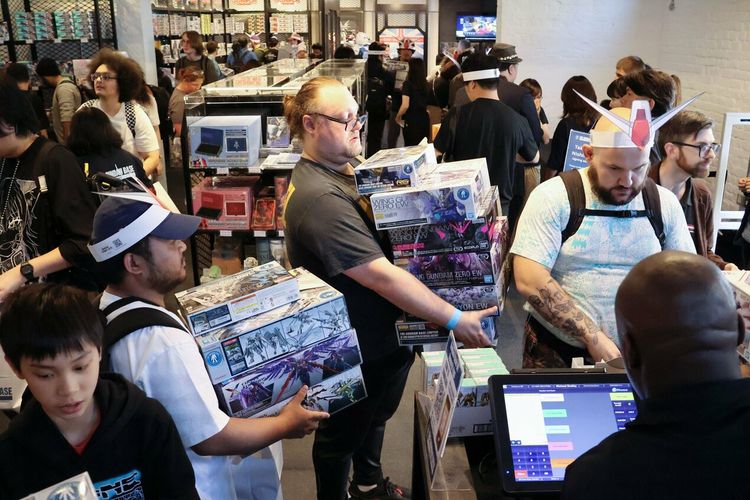 Toko Resmi Gundam Dibuka di London, Langsung Diserbu Fans