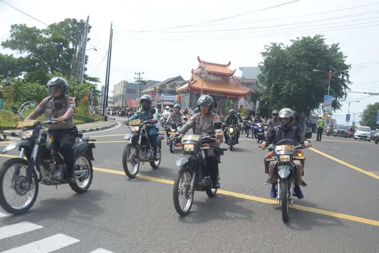 Pasukan gabungan patroli menggunakan sepeda motor untuk pengamanan Pemilu 2019 di wilayah Kepulauan Bangka Belitung.