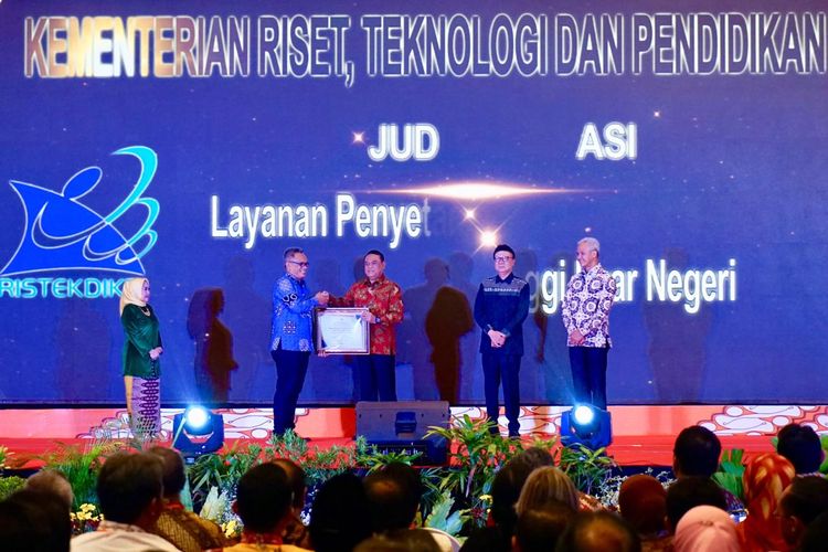 Ditjen Belmawa Kemenristekdikti meraih Penghargaan Top 99 Inovasi Pelayanan Publik 2019 di Semarang, Jawa Tengah (18/07/2019).