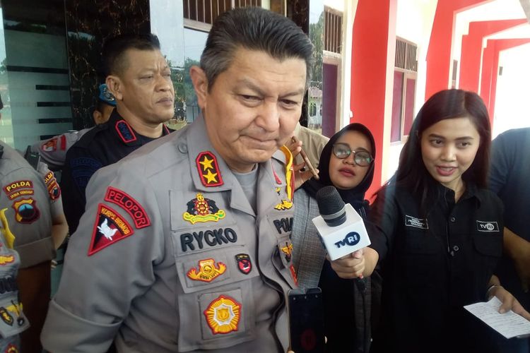 Kapolda Jateng Irjen Pol Rycko Amelza Dahniel saat ditemui awak media di Mako Satbrimob Polda Jateng Srondol Semarang, Sabtu (14/9)