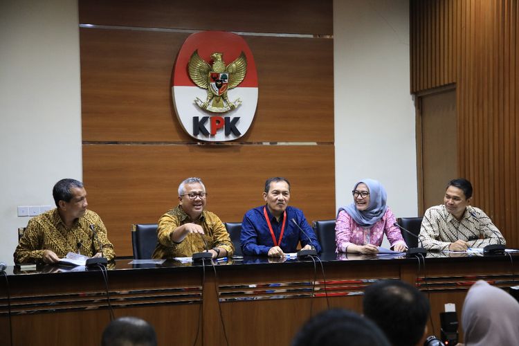 KPK dan KPU dalam konferensi pers pengumuman LHKPN anggota legislatif di Gedung Komisi Pemberantasan Korupsi (KPK), Jakarta, Senin (8/4/2019)
