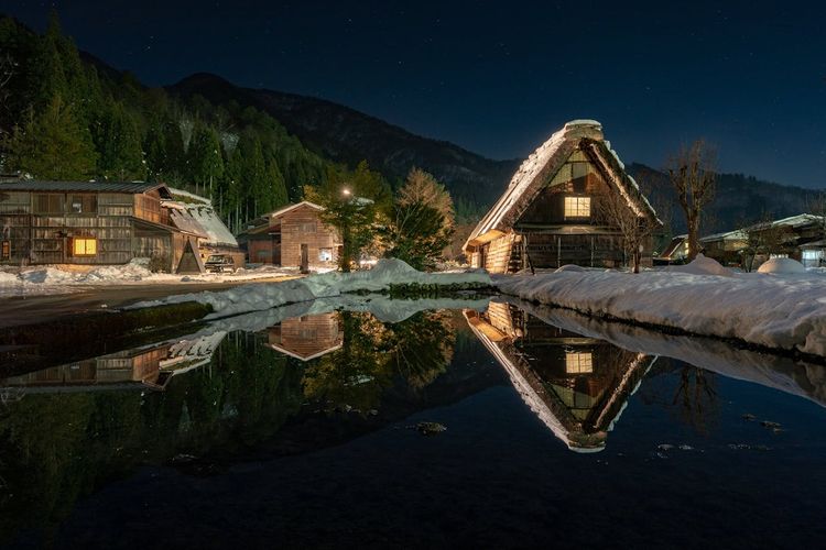 Rumah tradisional gassho zukuri di Desa Shirakawa-go, Prefektur Gifu, Jepang.