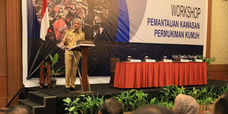 Gubernur Jawa Tengah (Jateng) Ganjar Pranowo dalam acara Workshop Pemantauan Kawasan Permukiman Kumuh di Hotel Santika Premiere Semarang, Senin (25/3/2019).