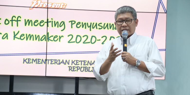 Sekjen Kemnaker Khairul Anwar menyampaikan 8 renstra ketenagakerjaan tahun 2020-2024 di Innovation Room Kemnaker pada Selasa (9/4/2019).