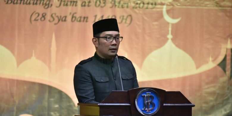 Gubernur Jawa Barat Ridwan Kamil saat bertemu dengan para ulama 27 kabupaten/kota di kantor Bank Indonesia Perwakilan Jabar, Jalan Braga, Kota Bandung, Jumat (3/5/2019).