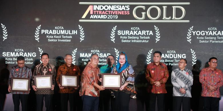Kota Semarang mendapat penghargaan meraih penghargaan gold kategori infrastruktur dalam ajang Indonesia Attractiveness Index (IAI) 2019, di Pullman Hotel Jakarta, Selasa (23/7/2019)
