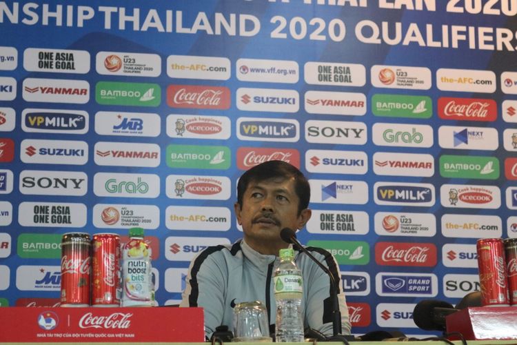 Pelatih tim nasional U-23 Indonesia, Indra Sjafri menyampaikan keterangan pers, di Hanoi, Vietnam, Kamis (21/3/2019). Timnas U-23 akan menghadapi Thailand pada laga perdana Kualifikasi Kejuaraan Asia AFC U-23 di Stadion My Dinh, Hanoi, Jumat (22/3/2019) besok.