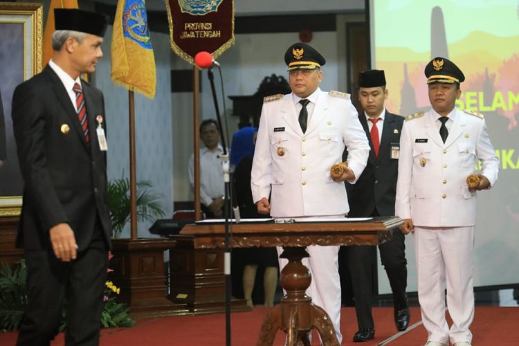 Gubernur Jawa Tengah Ganjar Pranowo melantik Dedy Yon Supriyono dan Muhammad Jumadi sebagai Wali Kota dan Wakil Wali Kota Tegal periode 2019-2024, Sabtu (23/3/2019)