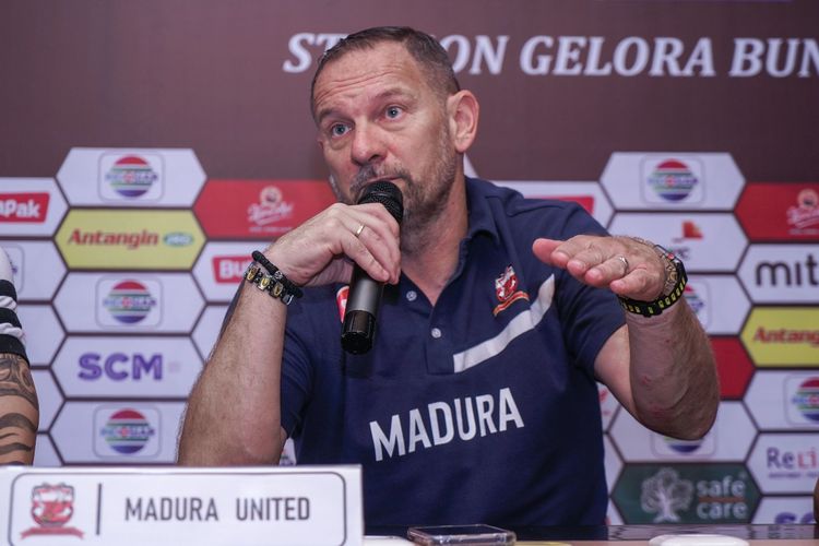 Pelatih Madura United, Dejan Antonic