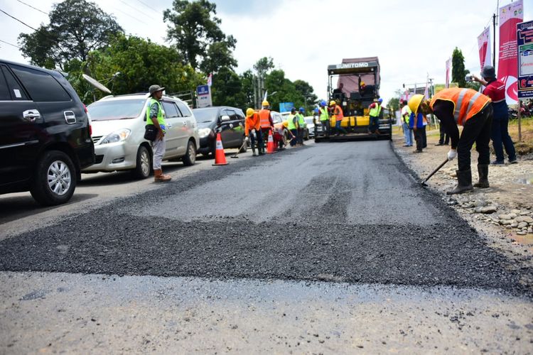 Aspal campuran karet akan digunakan sebagai pelapis jalan tol koridor Palembang-Bengkulu.