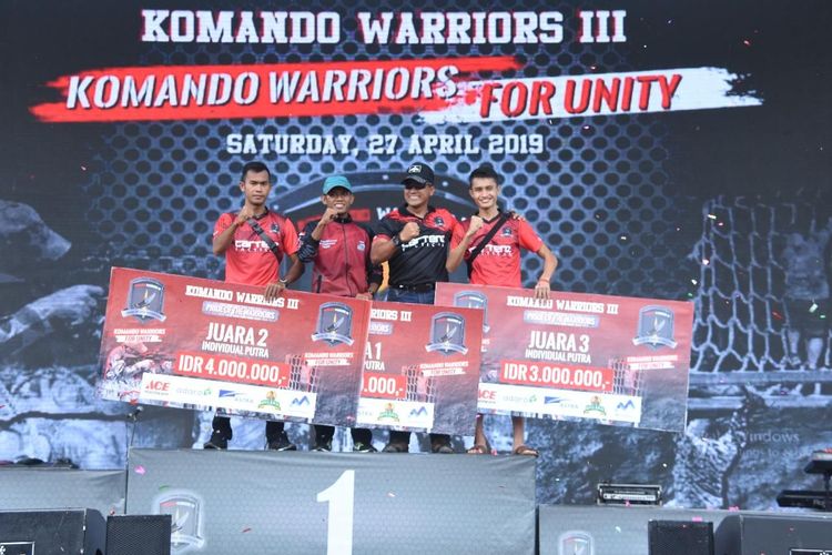 Para juara pada even Komando Warriors III yang digelar di Taman Budaya, Sentul City, Kecamatan Babakan Madang, Kabupaten Bogor, Sabtu (27/4/2019). 