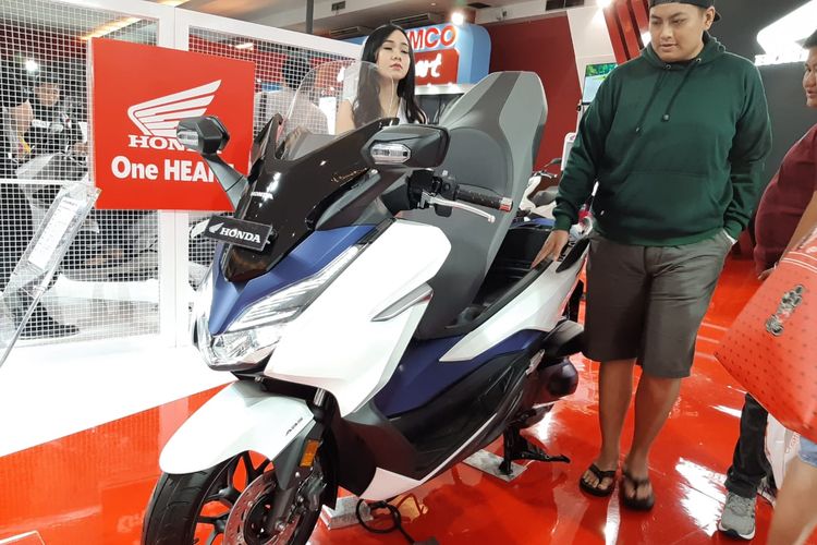 Honda Forza menarik banyak perhatian pengunjung Telkomsel IIMS 2019