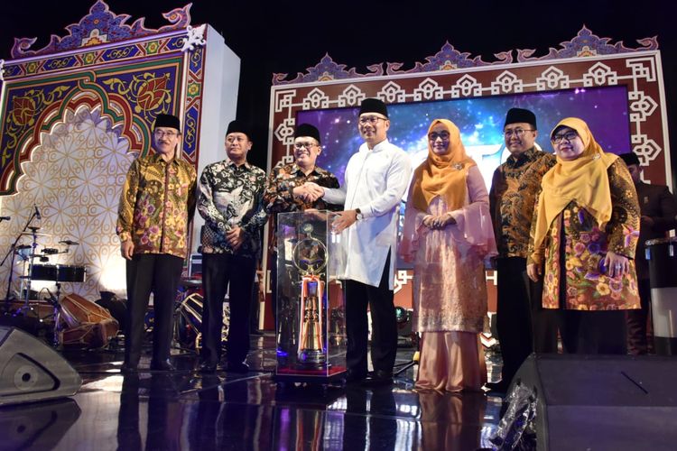 Gubernur Jawa Barat Ridwan Kamil saat menutup Seleksi Tilawatil Quran dan Hadist (STQH) XVI tingkat Jawa Barat, di Pusdai Kota Bandung, Jumat (3/5/2019) malam.