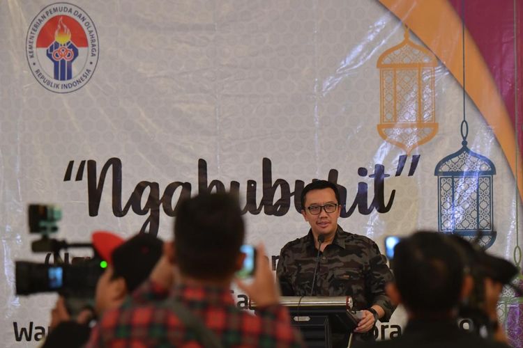 Menpora Imam Nahrawi membuka acara Ngabuburit (Ngumpul, Buka Bareng dan Cerita) Media Gathering bareng wartawan yang diselenggarakan Humas Kementerian Pemuda dan Olahraga (Kemenpora) di Ballroom Hotel Royal, Bogor, Jawa Barat, pada Selasa (21/5/2019). 