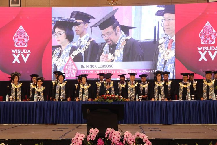 Universitas Multimedia Nusantara (UMN) mewisuda sebanyak 381 lulusan pada seremoni Wisuda XV UMN yang digelar di Indonesia Convention Exhibition (ICE) BSD-Tangerang pada Sabtu (29/6/2019).