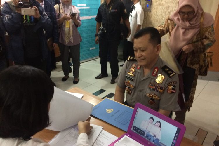 Staf ahli Kapolri Bidang Sosial Politik Inspektur Jenderal (Pol) Ike Edwin mendaftarkan diri sebagai capim KPK di Kementerian Sekretariat Negara, Jakarta Pusat, Kamis (4/7/2019). 