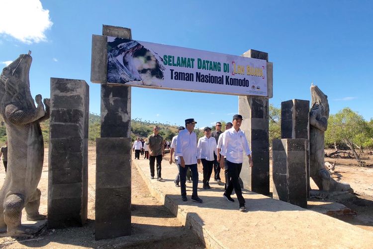 Presiden Jokowi saat mengunjungi Pulau Rinca, Kabupaten Manggarai Barat, Flores, Nusa Tenggara Timur, Kamis (11/7/2019).