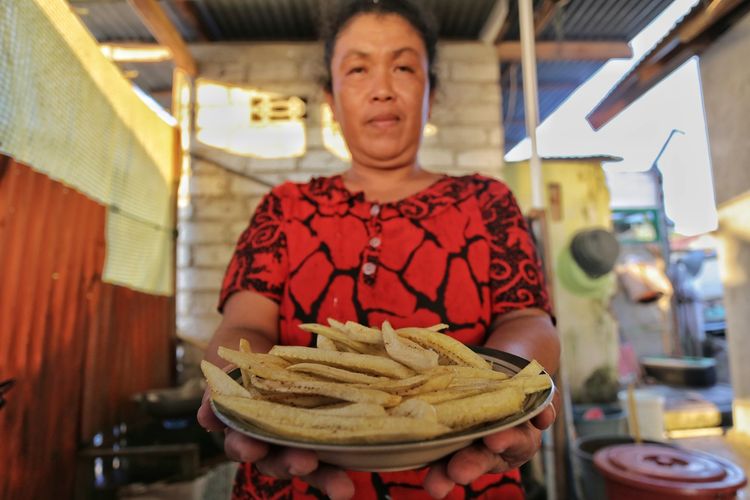 Pisang goroho yang sudah diolah. Potongannya mirip seperti kentang goreng atau french fries.