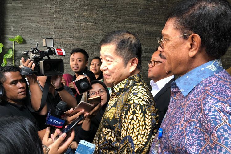 Pelaksana tugas Ketua Umum Partai Persatuan Pembangunan (PPP), Soeharso Monoarfa, bertemu dengan Ketua Umum Nasdem, Surya Paloh, di kantor DPP Nasdem, Jakarta Pusat, Senin (22/7/2019). 